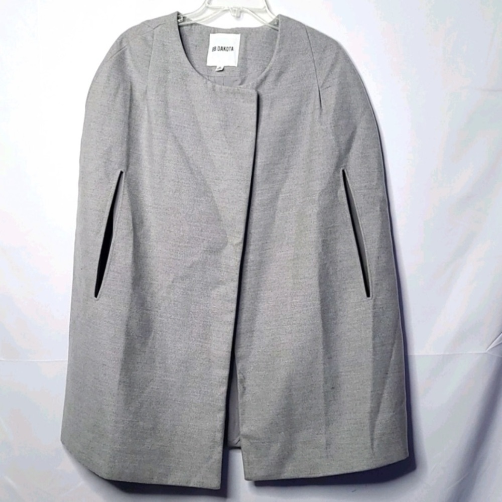 BB Dakota Gray Poncho Cape Shawl With pockets Size Large Cottagecore Feminine